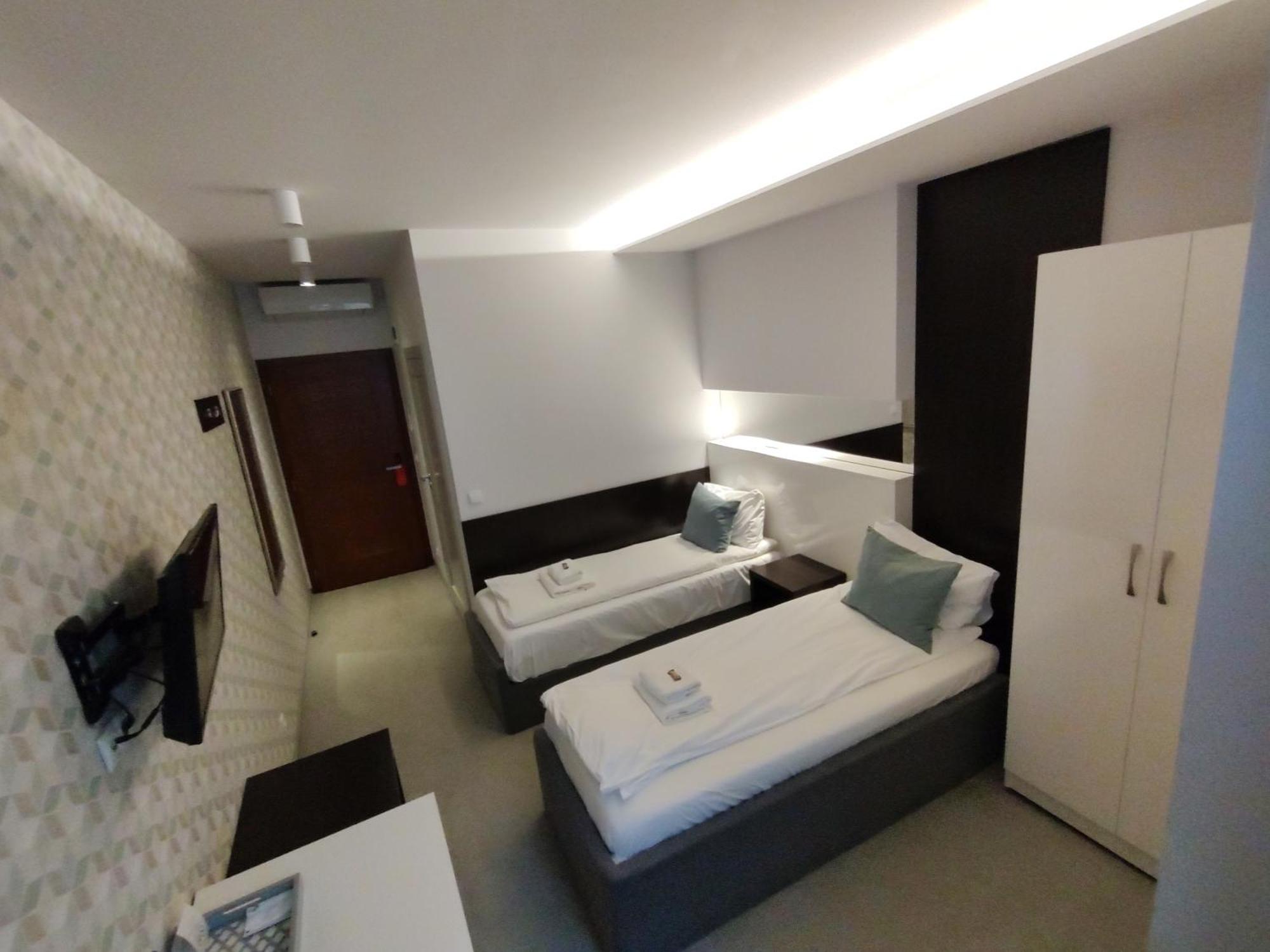 Novopolska - Hotel I Restauracja Kościan エクステリア 写真