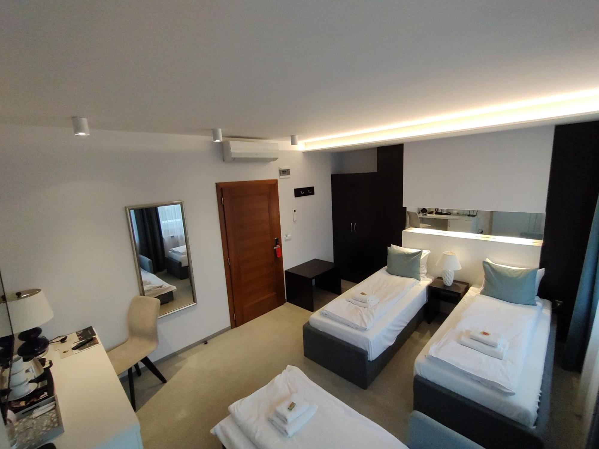 Novopolska - Hotel I Restauracja Kościan エクステリア 写真
