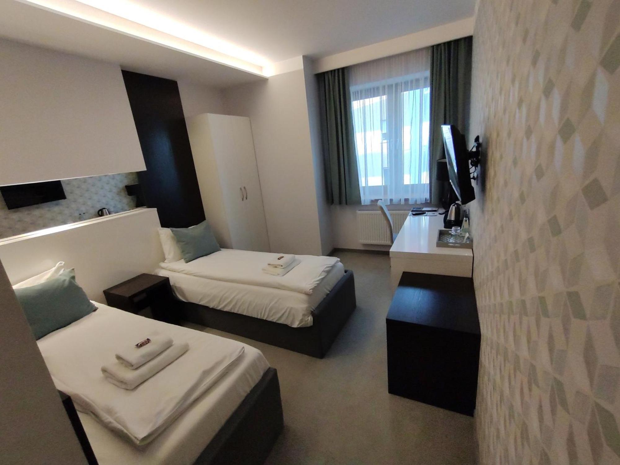 Novopolska - Hotel I Restauracja Kościan エクステリア 写真