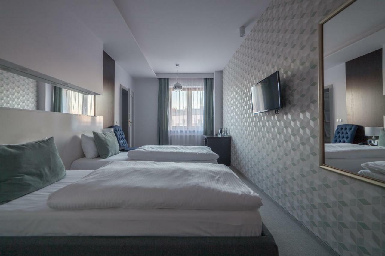 Novopolska - Hotel I Restauracja Kościan エクステリア 写真