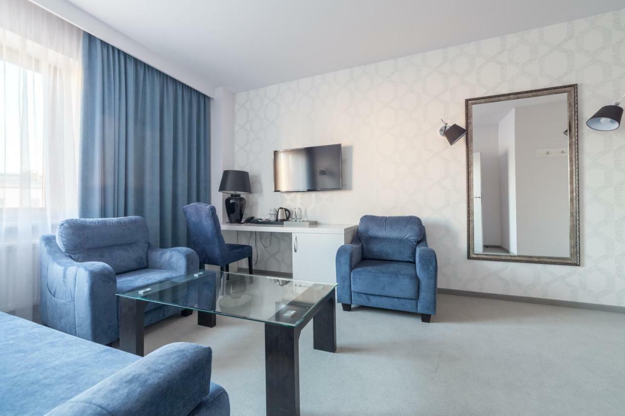 Novopolska - Hotel I Restauracja Kościan エクステリア 写真