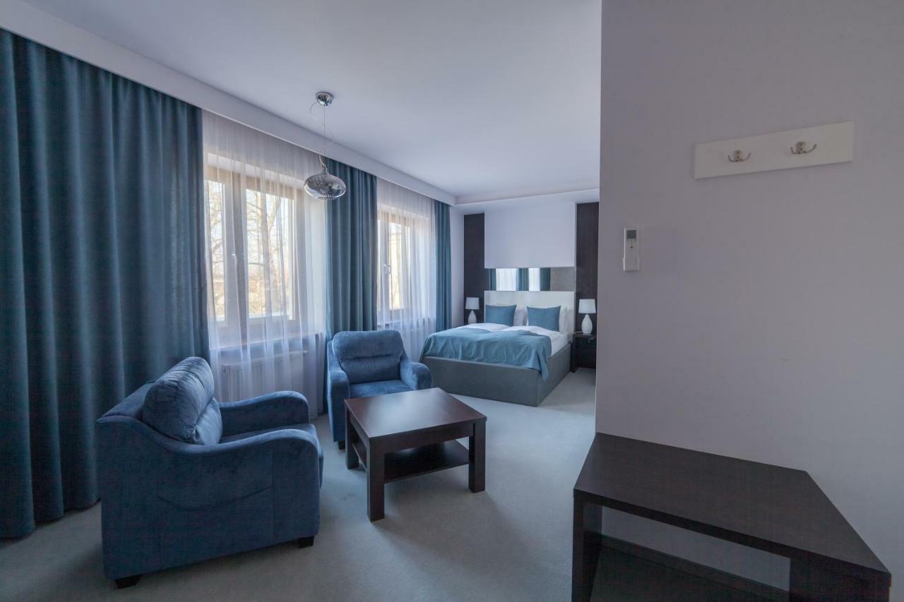 Novopolska - Hotel I Restauracja Kościan エクステリア 写真