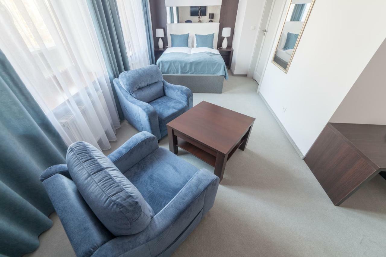 Novopolska - Hotel I Restauracja Kościan エクステリア 写真